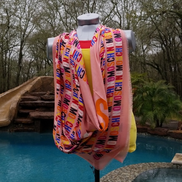 💯% AUTHENTIC MOSCHINO LOGO PRINT SCARF - Picture 2 of 8